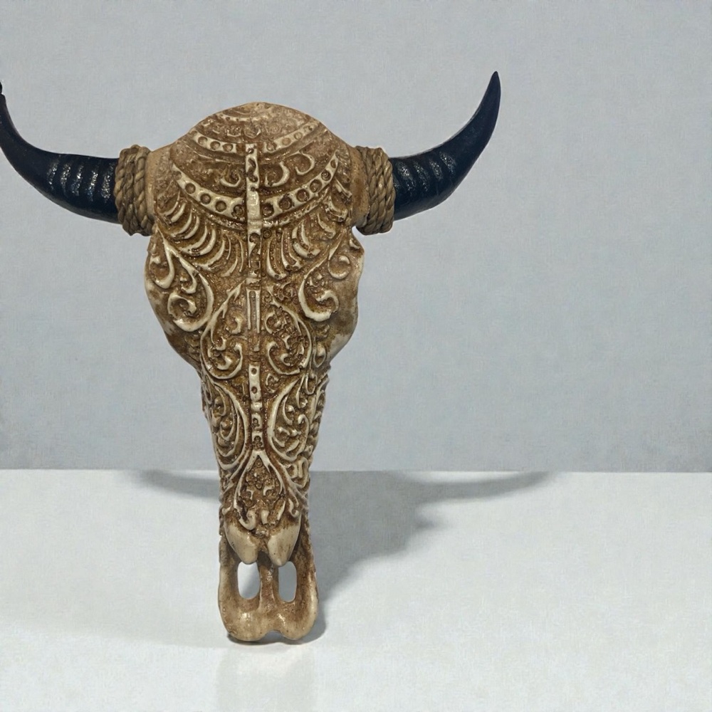 Small 7” resin cowskull